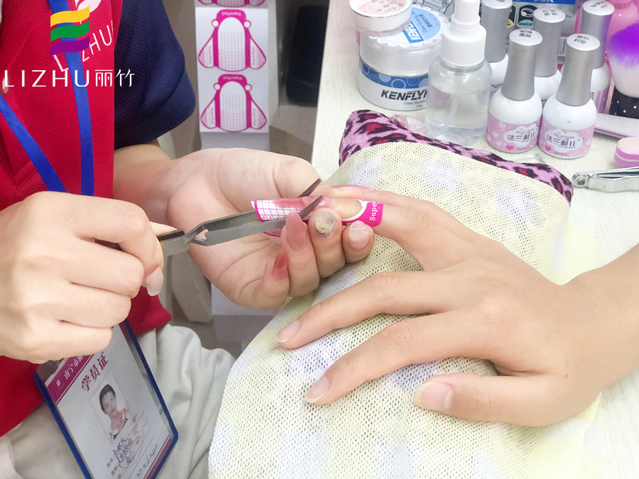 送你光療延長甲愛教程，讓你知道南寧哪里教的美甲技術(shù)好