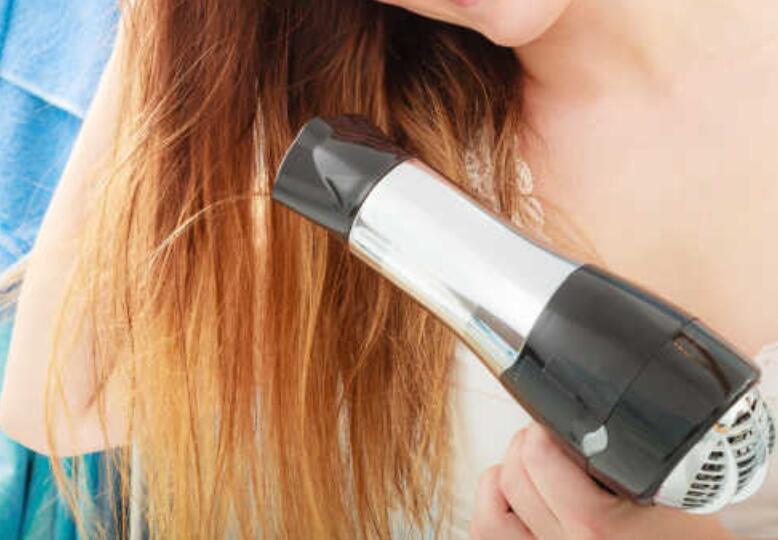 卷發(fā)怎么吹？廣西美發(fā)課程內(nèi)容里有