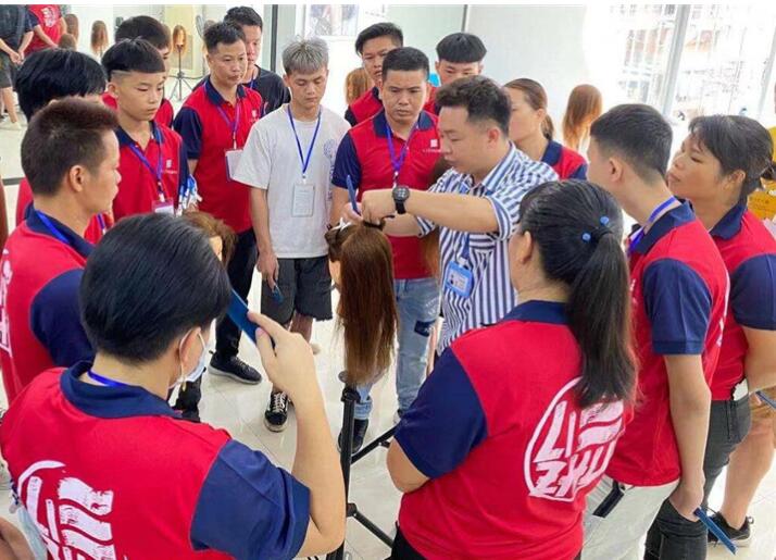 水平線修剪技巧，南寧美發(fā)培訓學校分享給你