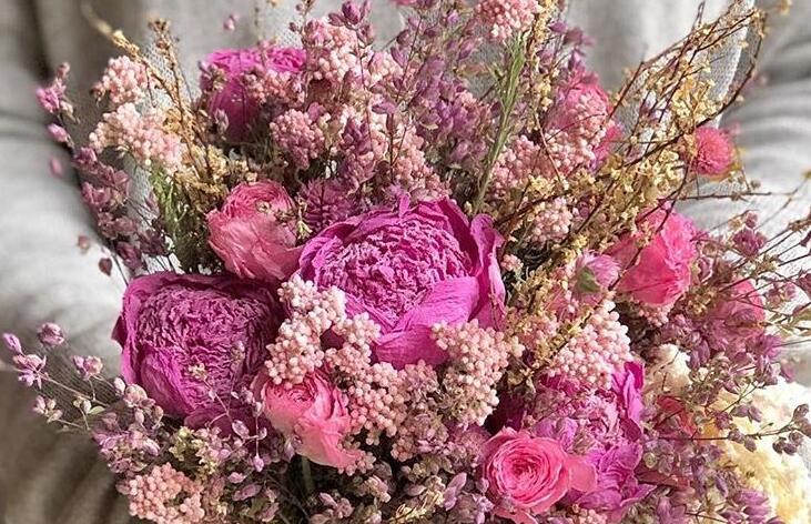 想知道干花怎么制作？來廣西插花培訓班學習吧