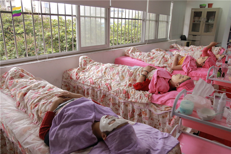 秋季如何補(bǔ)水保濕？廣西美容培訓(xùn)班教你專業(yè)手法