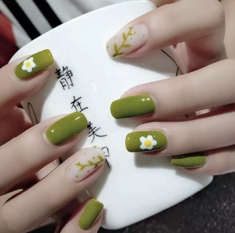 牛油果綠色美甲，和廣西美甲學(xué)習(xí)中心get起來