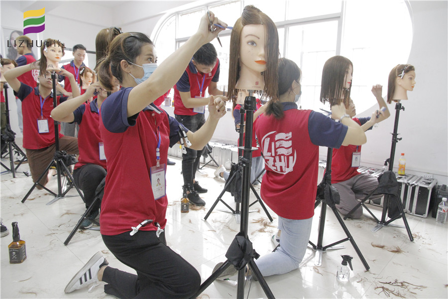 你的頭發(fā)適合打薄嗎？南寧美發(fā)培訓(xùn)機構(gòu)教你判斷