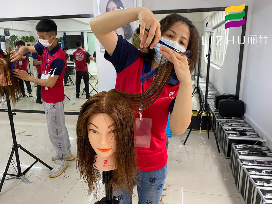 想知道廣西學(xué)美發(fā)哪家正規(guī)？快來看剪女發(fā)的技巧