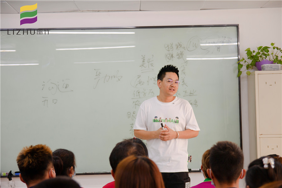 廣西美發(fā)學(xué)校哪家包工作？來麗竹美發(fā)就業(yè)宣講會(huì)吧