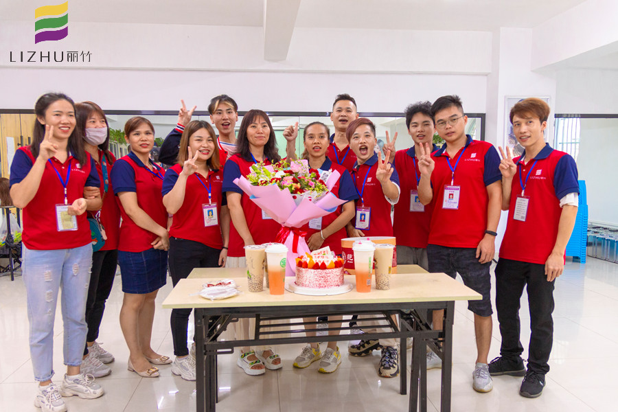 師恩難忘！南寧美發(fā)學(xué)校舉行畢業(yè)聚會(huì)