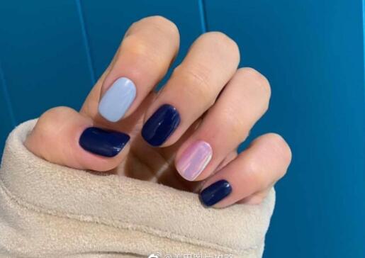 藍黑系秋冬美甲，南寧美甲培訓(xùn)班教你畫