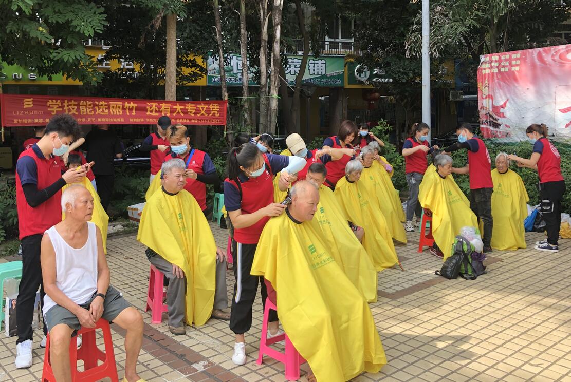 廣西學(xué)美發(fā)的學(xué)校哪家實(shí)踐多？麗竹提供免費(fèi)理發(fā)活動(dòng)