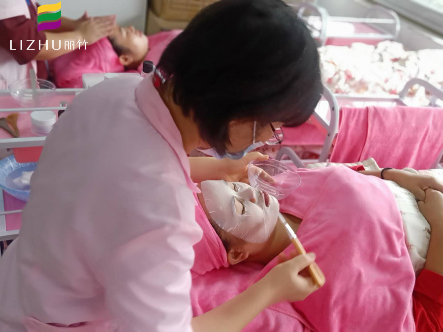 秋季皮膚如何補(bǔ)水？麗竹美容學(xué)校分享技巧