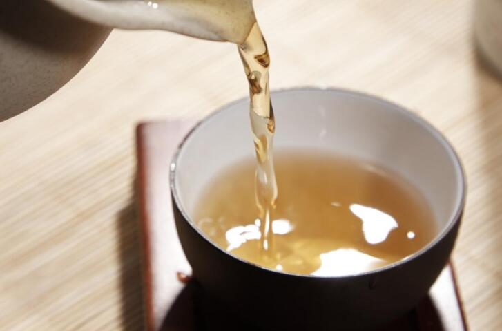 想喝茶養(yǎng)生？南寧美容學(xué)校提醒你4個注意事項(xiàng)