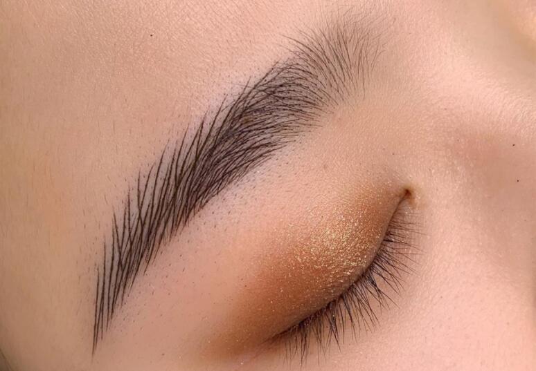 眉頭漸變不自然？南寧紋繡學(xué)習(xí)中心幫你分解