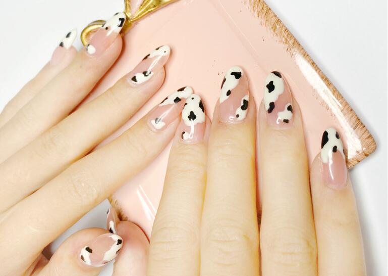 牛奶紋美甲作品，告訴你廣西學美甲哪家有實力