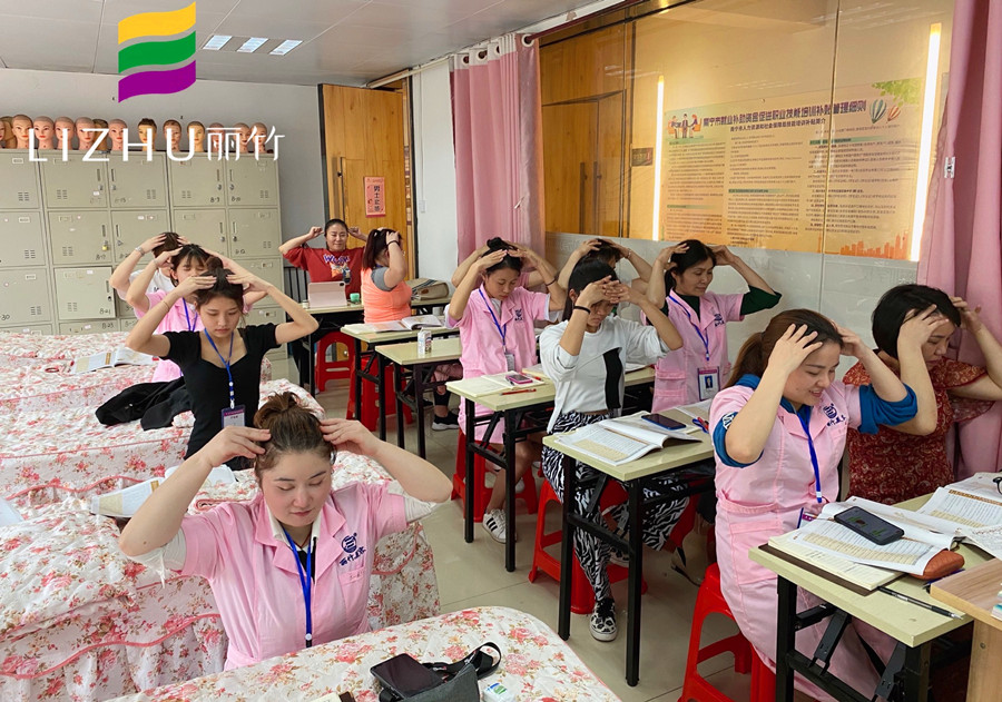 美容學(xué)員如何練習(xí)手法？廣西專業(yè)美容培訓(xùn)給你示范