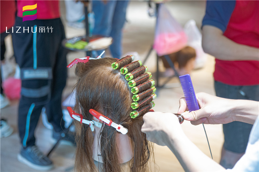 美發(fā)標準杠注意事項，廣西美發(fā)學(xué)校總結(jié)好了