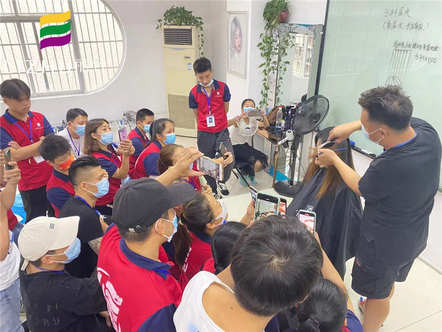 女發(fā)方形層次剪裁，南寧美發(fā)培訓班老師講解要點