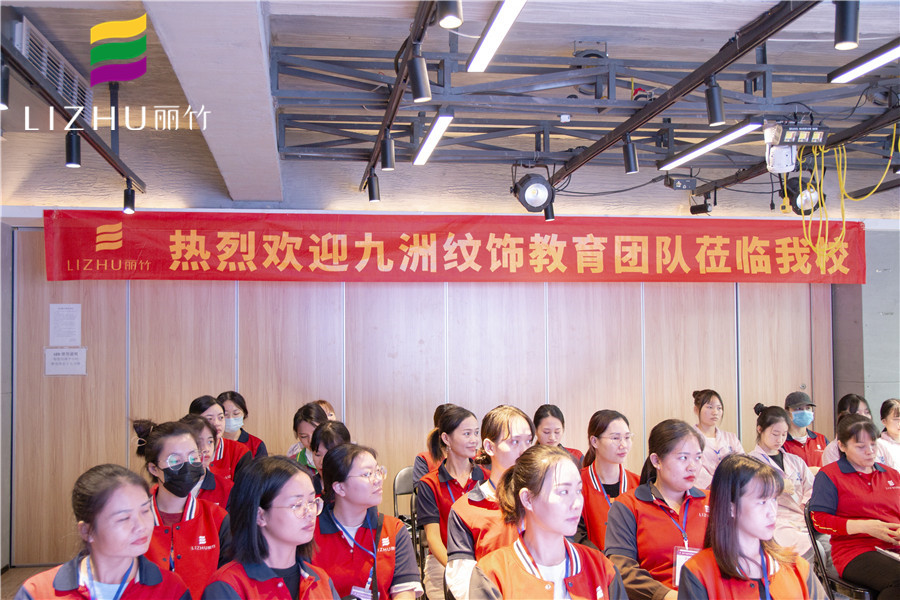 南寧紋繡學(xué)?！案?級(jí)感眉眼唇精修班”火爆開班