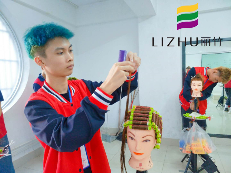 南寧學(xué)燙染知識分享：美發(fā)標準杠使用技巧