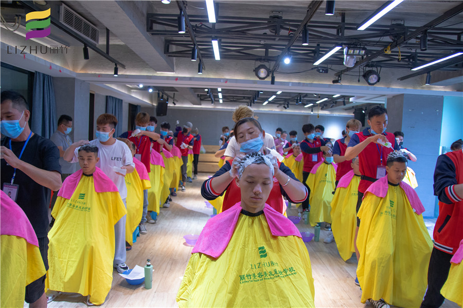 如何正確養(yǎng)發(fā)？廣西美發(fā)培訓(xùn)學(xué)校給你上課