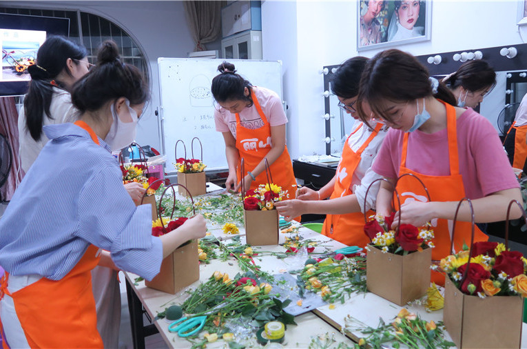 廣西插花培訓(xùn)：你不知道的插花小技巧