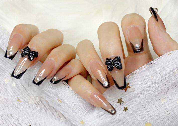 法式蝴蝶結(jié)美甲，用作品展現(xiàn)南寧美甲學(xué)校哪家有實(shí)力