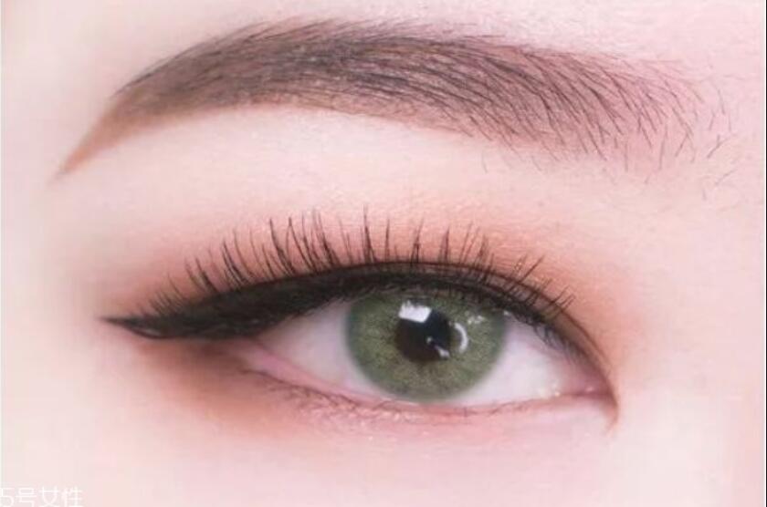 學(xué)腫眼泡內(nèi)雙眼妝教程，看廣西有哪些化妝學(xué)校專(zhuān)業(yè)