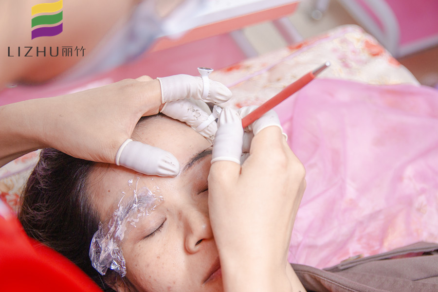 可以讓紋眉變淡的方法，麗竹紋繡學(xué)校教你