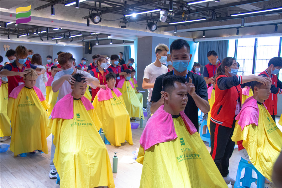 南寧美發(fā)學(xué)校哪家?guī)熧Y強(qiáng)？到麗竹美發(fā)學(xué)校看看