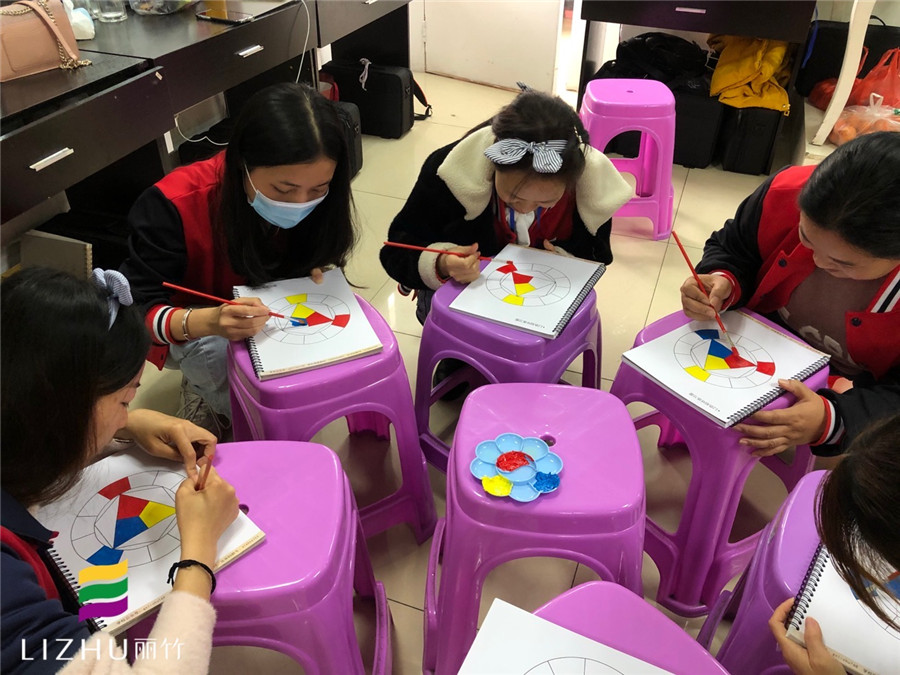 化妝色彩怎么學(xué)？南寧有實(shí)力的化妝學(xué)校這樣教