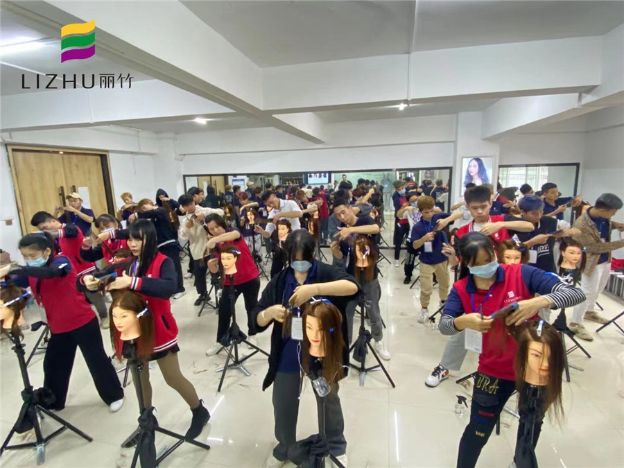 南寧學(xué)美發(fā)有年齡限制嗎？麗竹學(xué)校歡迎你