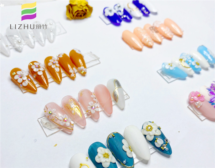 精美雕花美甲作品，告訴你南寧哪里可以學雕花美甲