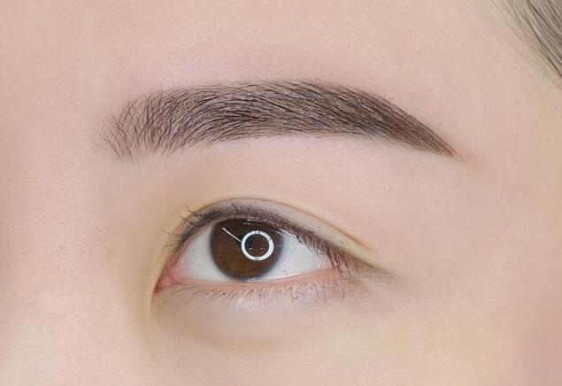 霧眉做完為什么發(fā)紅？南寧專業(yè)紋繡學(xué)校給你解釋