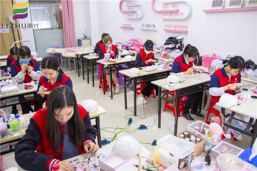 如何才能學好美甲？廣西美甲培訓學校告訴你技巧