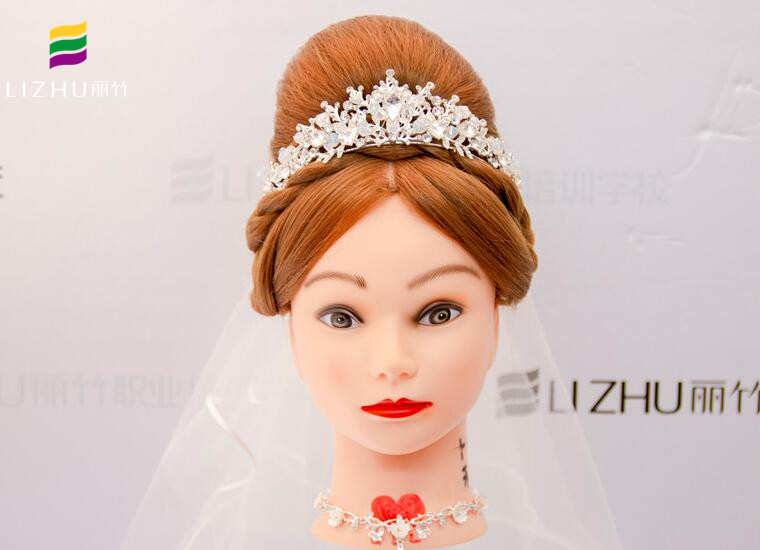 “赫本頭”編發(fā)，南寧教編發(fā)哪家學校好？