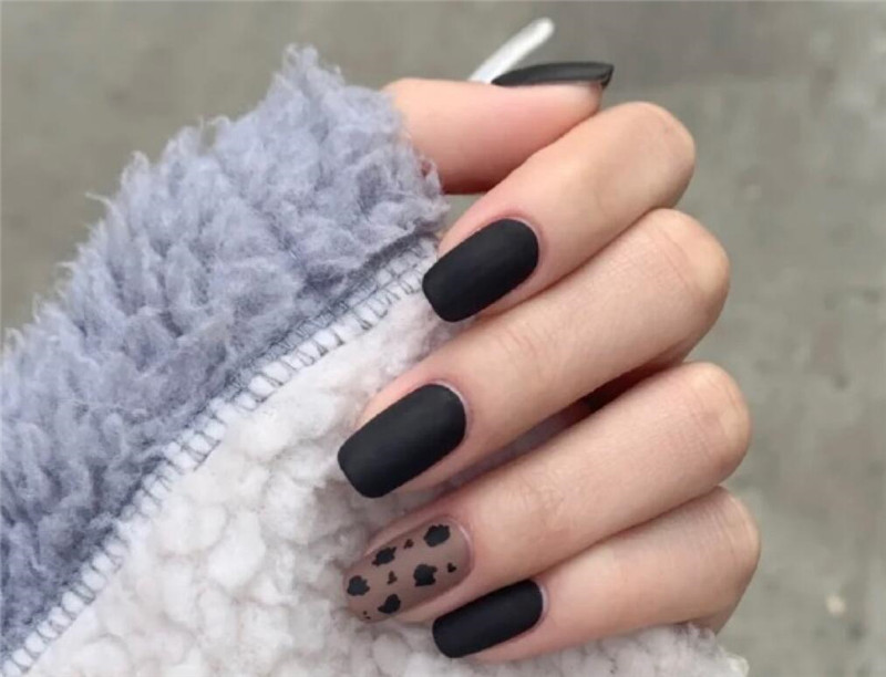 暗黑甜酷系美甲，展現(xiàn)廣西美甲培訓(xùn)哪家實(shí)力強(qiáng)