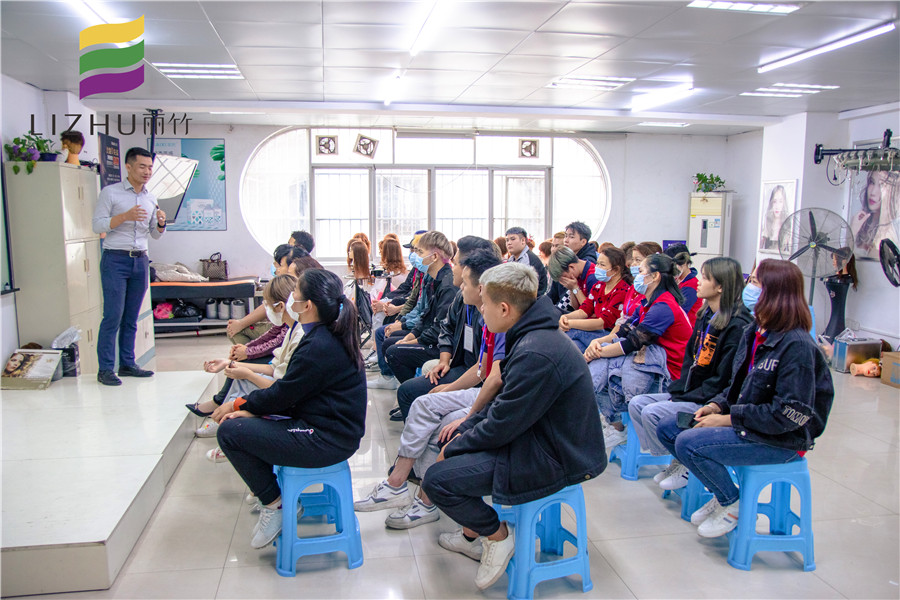 廣西學(xué)美發(fā)好找工作嗎？來看麗竹學(xué)校就業(yè)宣講會(huì)