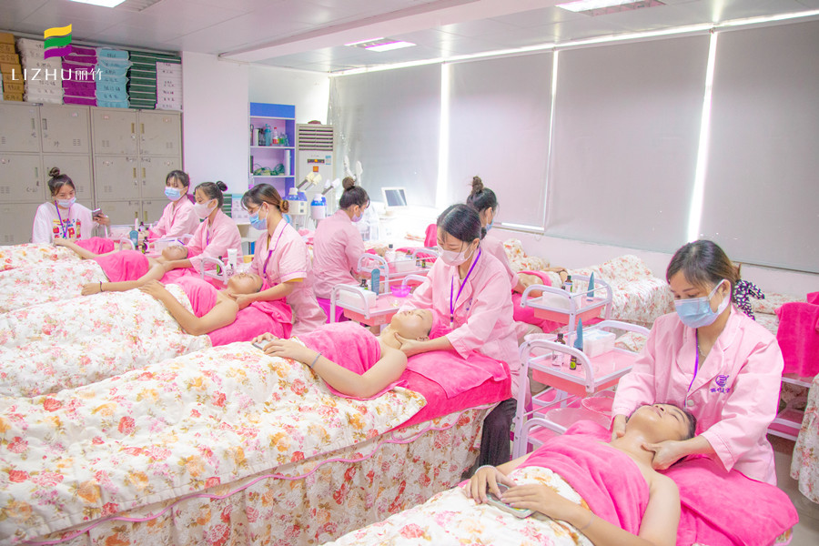 參觀麗竹美容學校課堂，感受廣西美容學校哪家教得好