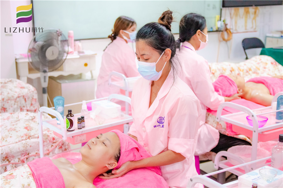 你為什么要做肩頸護理？南寧專業(yè)美容培訓幫你分析