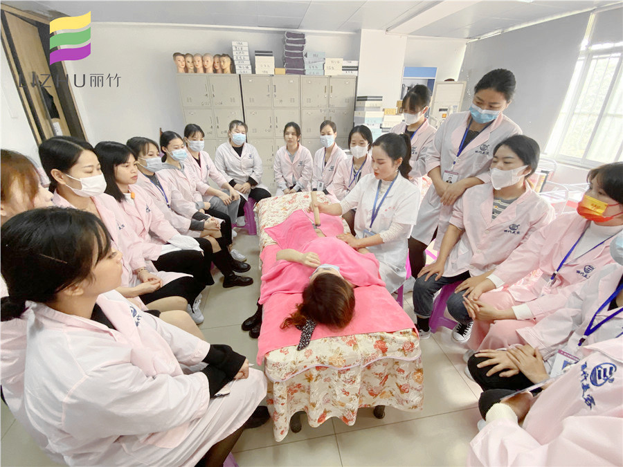 艾灸肚臍的好處，南寧美容養(yǎng)生培訓(xùn)班老師告訴你