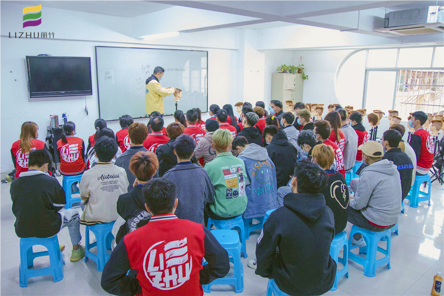 修剪平頭的技巧，廣西教理發(fā)學(xué)校課程內(nèi)容