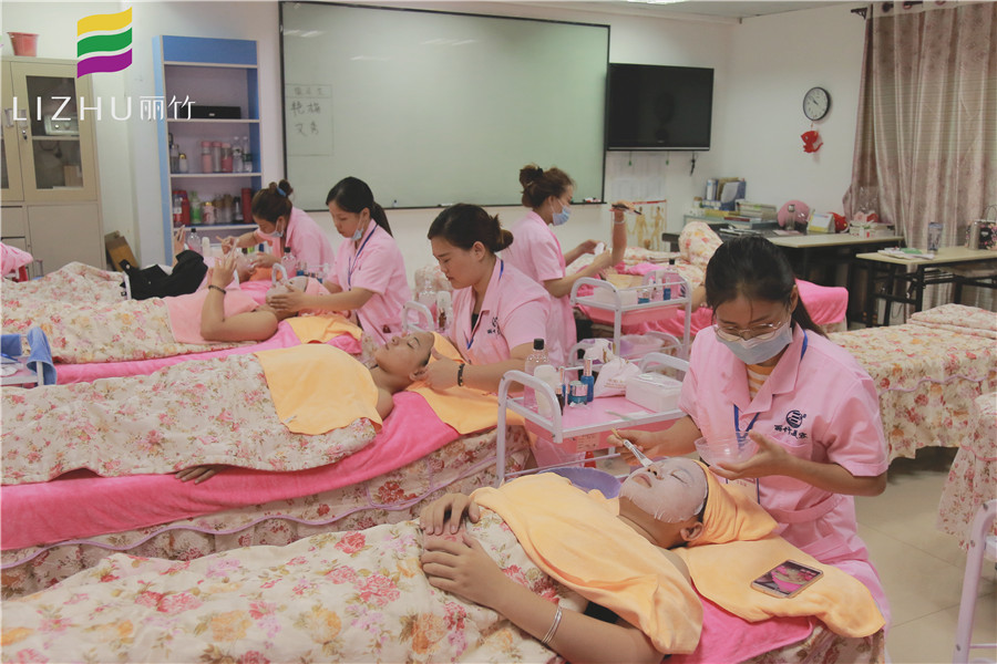 廣西美容護(hù)膚資訊：怎樣減少皺紋的生長(zhǎng)？