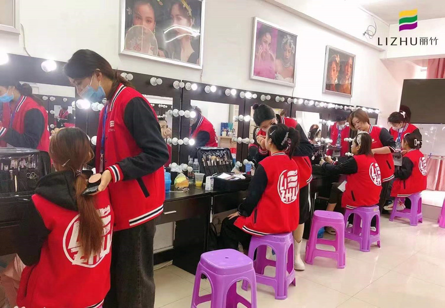 南寧化妝學(xué)校怎么招生？來麗竹化妝學(xué)校看看就知道了