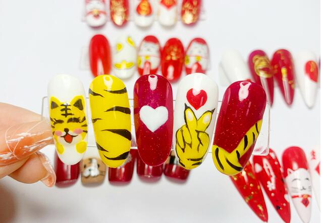 彩繪招財貓美甲，南寧美甲學?？钍酵扑]