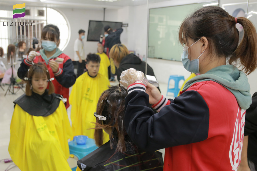 南寧燙染技術(shù)可以去哪里進修？麗竹燙染培訓(xùn)班歡迎你