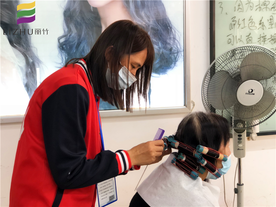 評判染發(fā)的四個(gè)標(biāo)準(zhǔn)，廣西學(xué)美發(fā)的正規(guī)學(xué)校