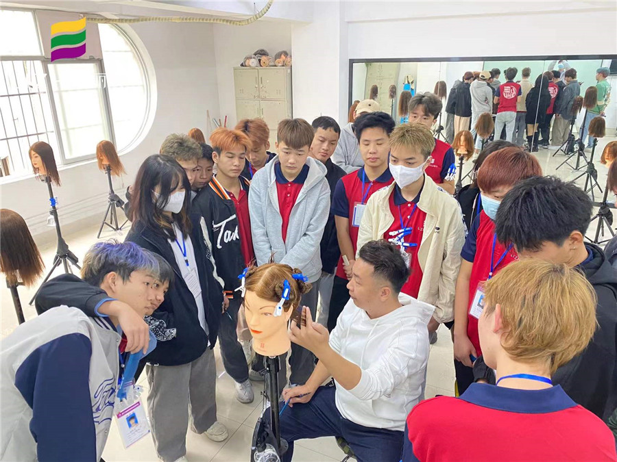 女式短發(fā)漸增層次剪發(fā)，南寧美發(fā)修剪課程