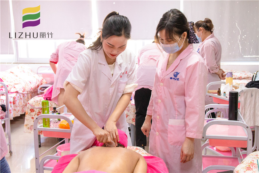 背部按摩知多少？廣西排名前十美容學(xué)校告訴你