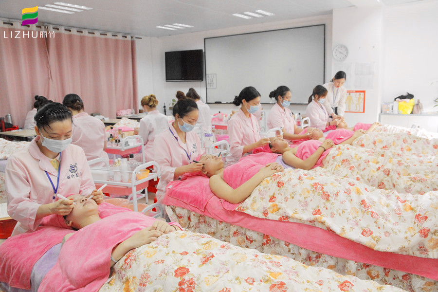 面部撥筋的特色，南寧美容實(shí)訓(xùn)項(xiàng)目