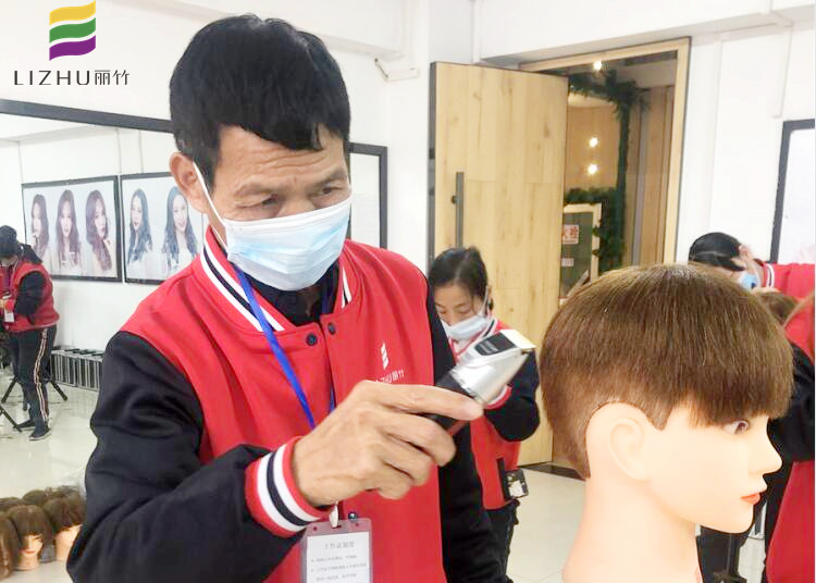 美發(fā)教學(xué)：南寧美發(fā)學(xué)校哪家有實(shí)力？