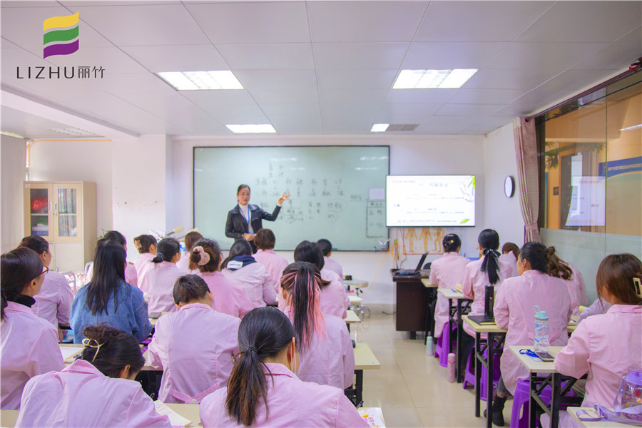 廣西專業(yè)美容培訓(xùn)學(xué)校歡迎大家到校參觀試聽(tīng)