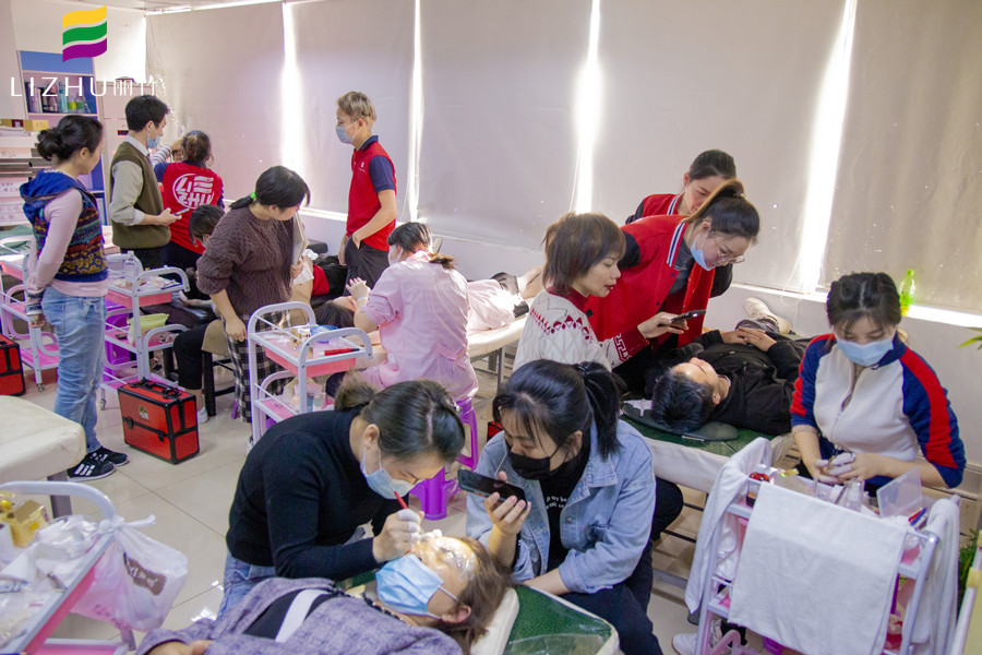 如何應(yīng)付顧客砍價(jià)紋繡技巧，麗竹紋繡學(xué)校教你